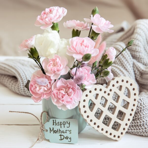 festive-composition-with-fresh-flowers-vase-decorative-elements-wish-happy-mother-s-day-card Geschenkgutschein